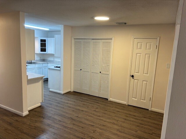 Building Photo - 1323 Reddleshire Ln