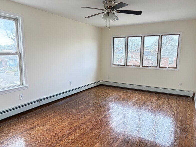 Building Photo - 30 Elm St