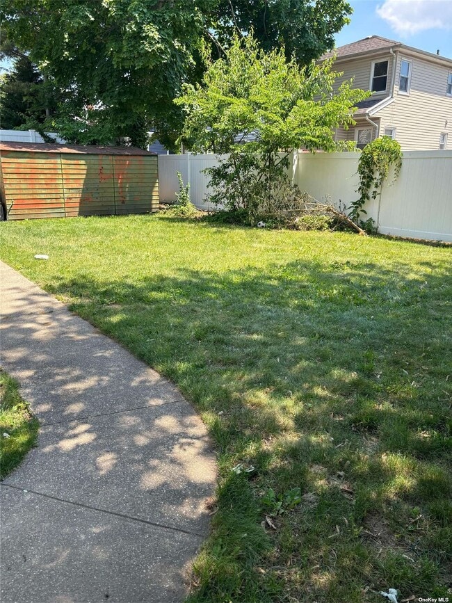 Building Photo - 30 Davison