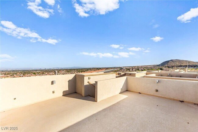 Building Photo - 10525 Shiny Skies Dr