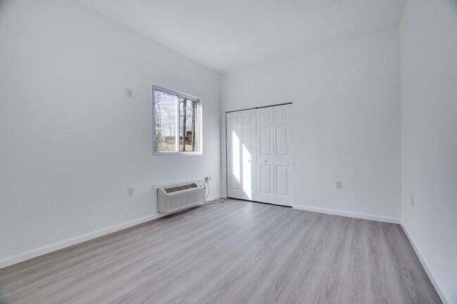 Building Photo - 9161 Brandywine Dr