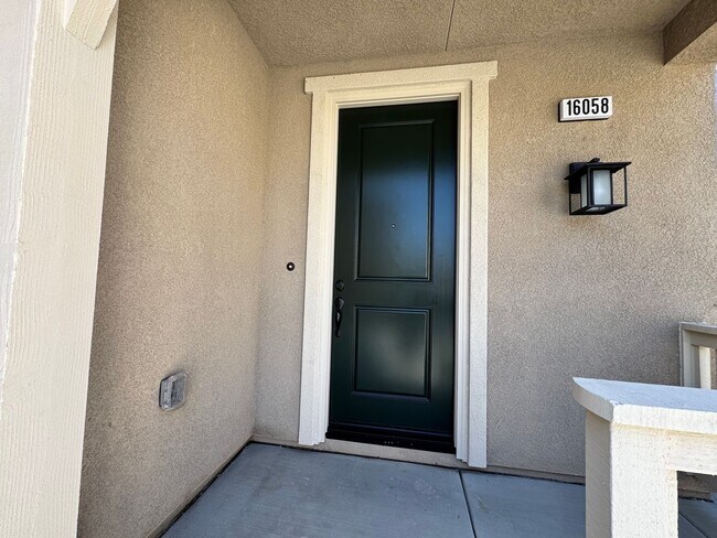 Building Photo - For Lease | Spacious 4-Bed + Den & Loft | ...