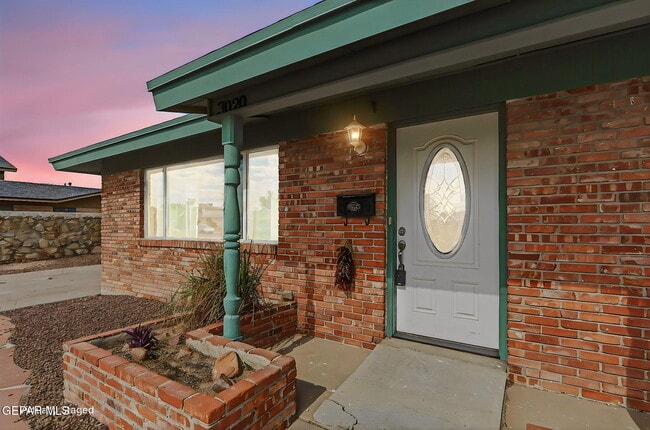 Building Photo - 3020 Wedgewood Dr