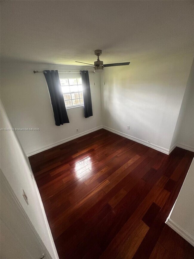 Building Photo - 3 bedroom in Hollywood FL 33021