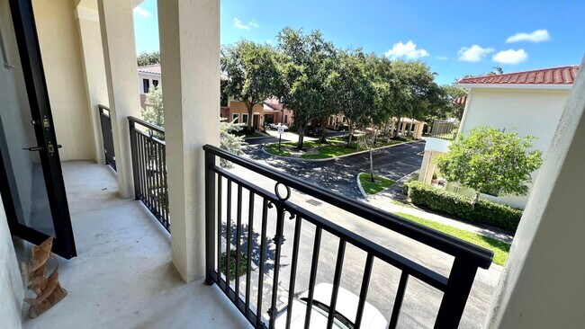 Building Photo - 2422 Venetian Way