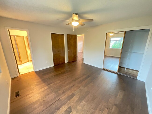 Building Photo - 3 Bedroom Home Available Near Research Pkw...