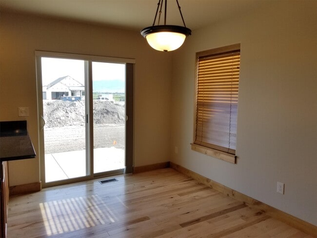 Building Photo - 4443 Glenwood Dr