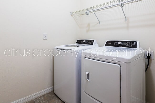 Building Photo - 4/2 Home in Kissimmee