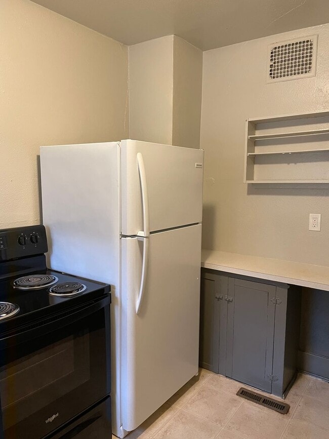 Building Photo - STUDENTS WELCOME! 1 Block North of CSU - Tenant Only Pays Trash