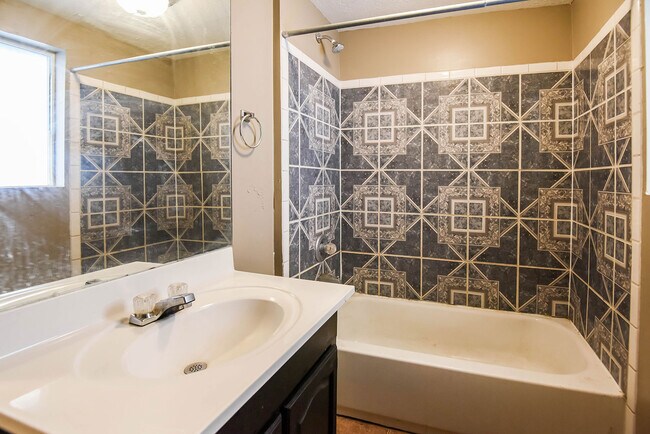 Building Photo - 951 Washington St