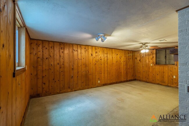 Building Photo - 360° VIRTUAL TOUR ~ Spacious home close to...