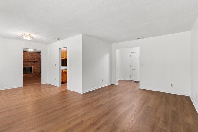 Building Photo - 3108 Briarwood Dr