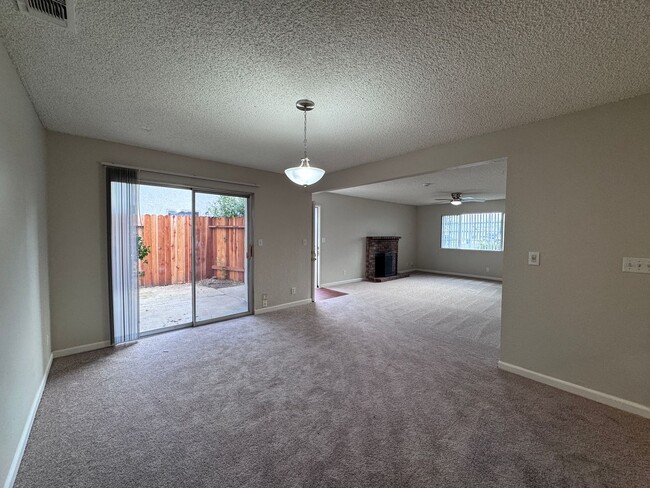 Building Photo - 5950-5952 Merrywood Dr