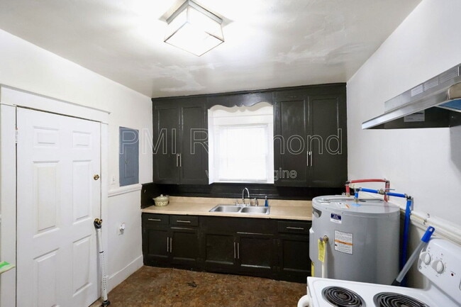 Building Photo - 1910 Chicago Ave