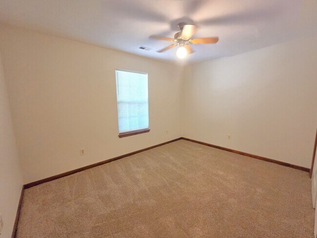 Building Photo - 10 Great Lakes Dr