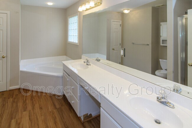 Building Photo - 4608 Fairfax Ct