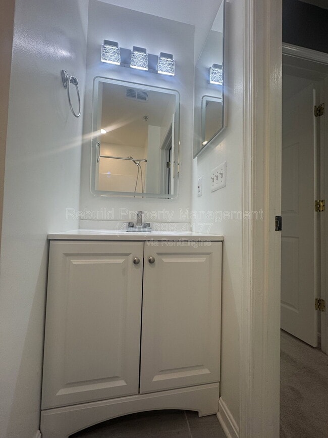 Building Photo - 54 Royalty Cir