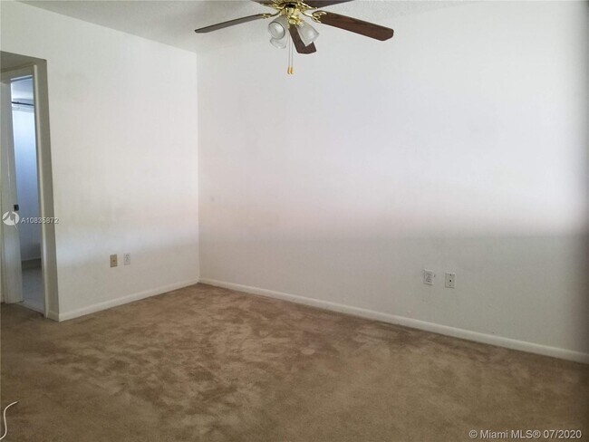 Building Photo - 6886 N Kendall Dr