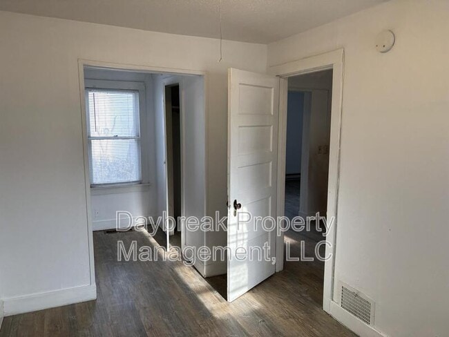 Building Photo - 6 11th St S