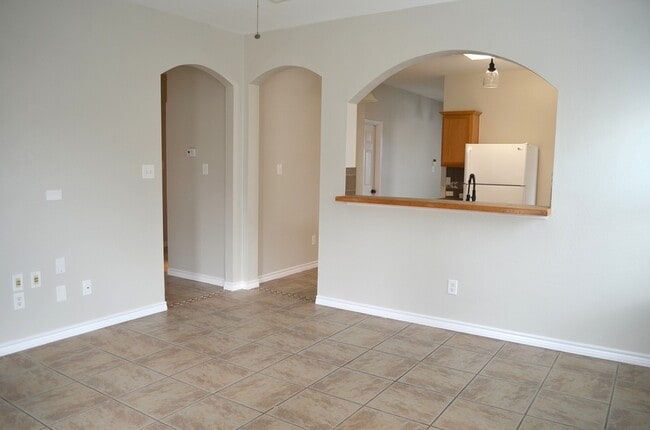 Building Photo - 105 Pecanwood N