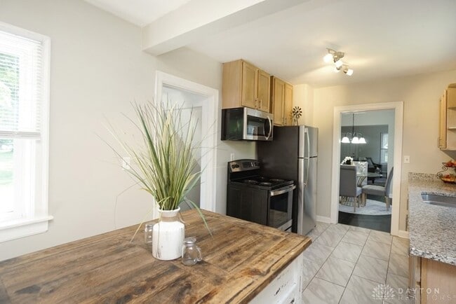 Building Photo - 1090 Birney Ln