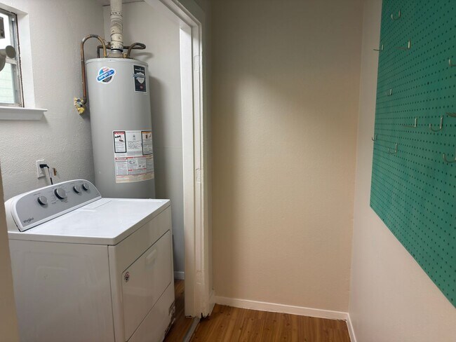 Building Photo - Duplex Blocks from Downtown and Town Lake