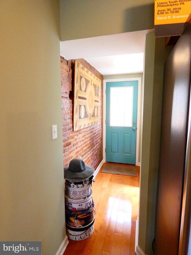 Building Photo - 2043 Martha St