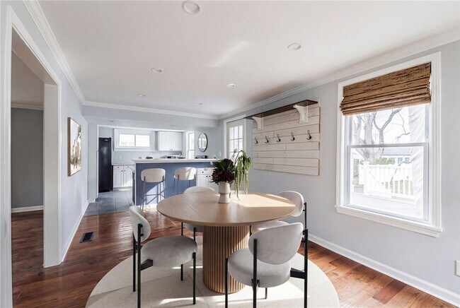 Building Photo - 7 Beardsley St