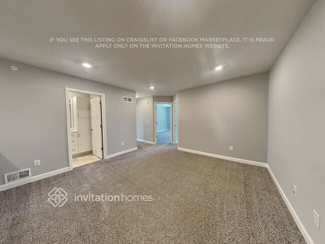 Building Photo - 10922 Glacier Ln N