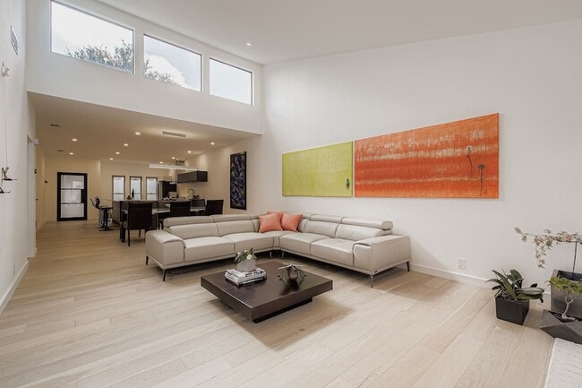 Primary Photo - 12364 Montego Plaza