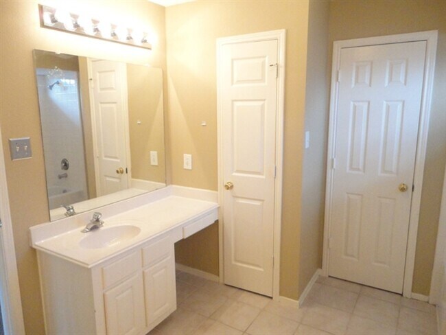Building Photo - 17322 Pikes Peek Ct