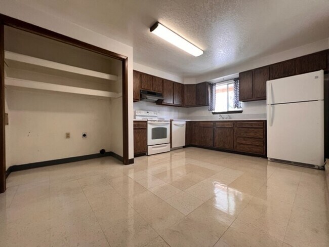 Building Photo - 7th