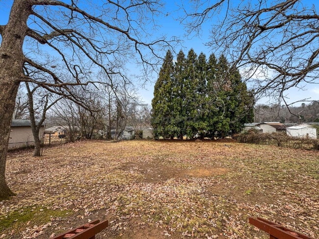 Building Photo - 111 S Buckhorn Rd