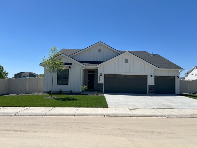 Primary Photo - 2285 N Lithodora Ave