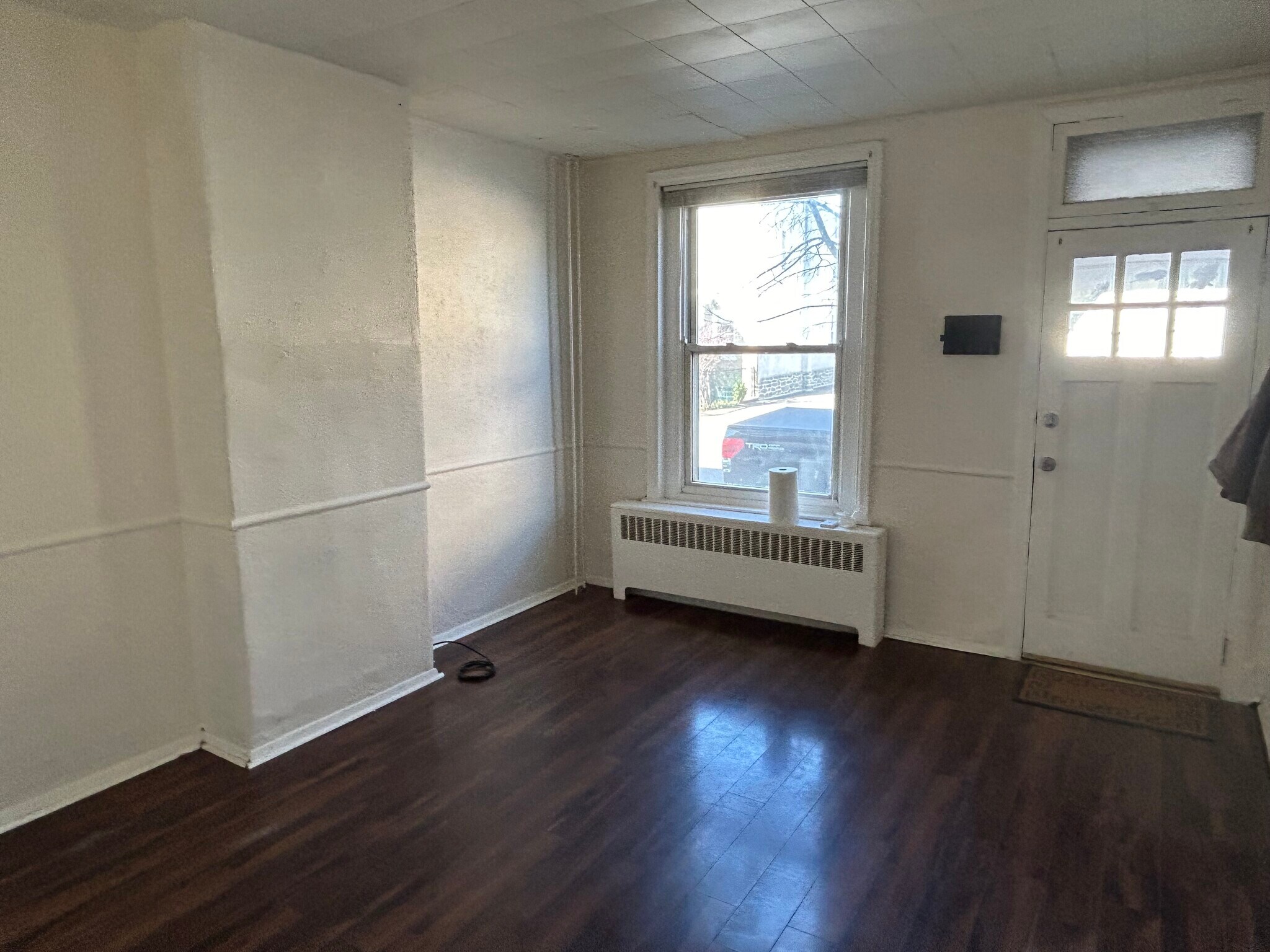 Building Photo - 245 Pensdale St