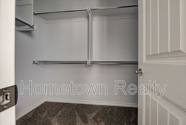 Building Photo - 459 S Fretz Ave