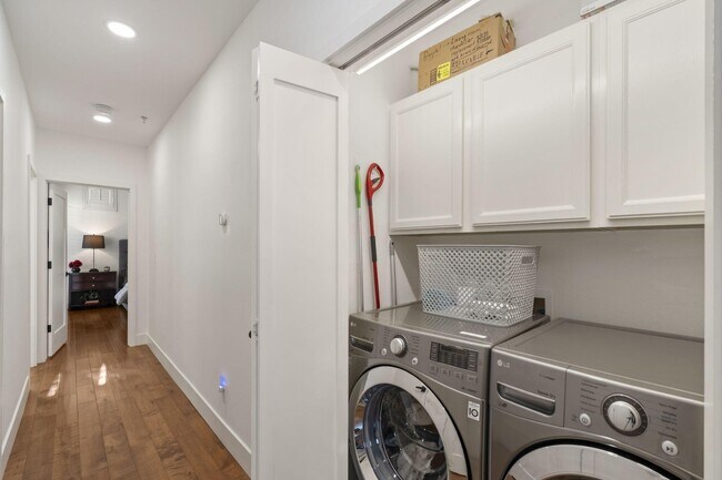 Building Photo - 8270 Hayden Rd