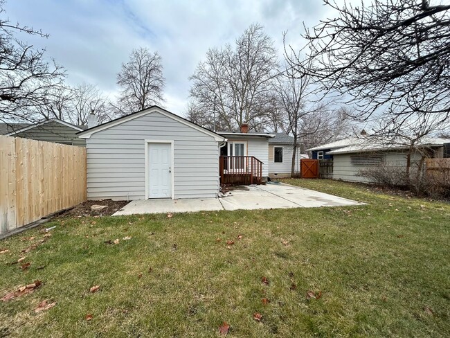 Building Photo - Newly Remodeled 2 bedroom 1 bathroom Home