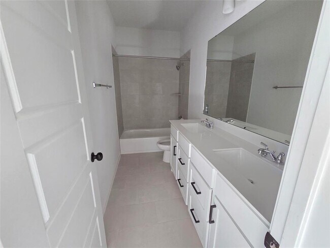 Building Photo - 221 Bauer Lp