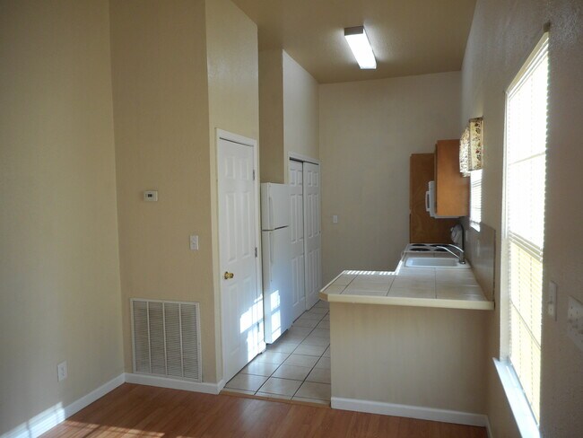 Building Photo - 613 Donaldson Ave