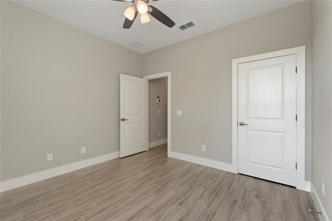 Building Photo - 119 Tulip Ln