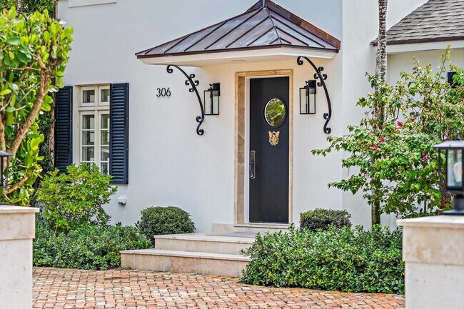 Building Photo - 306 Cordova Rd