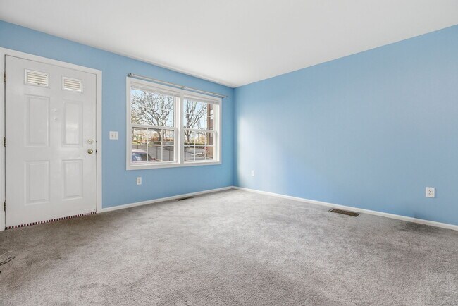 Building Photo - 48 Strawberry Hill Ave