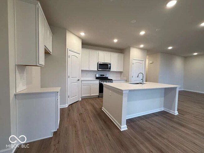 Building Photo - 6871 Seabiscuit Rd