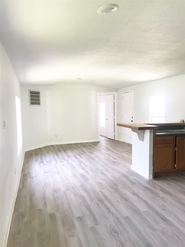 Building Photo - 3510 Fox Dr