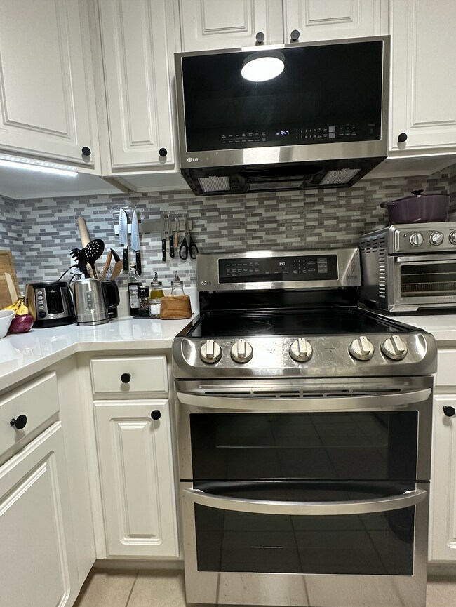 kitchen, stainless steel appliances less than one year old - 23 Pierside Dr