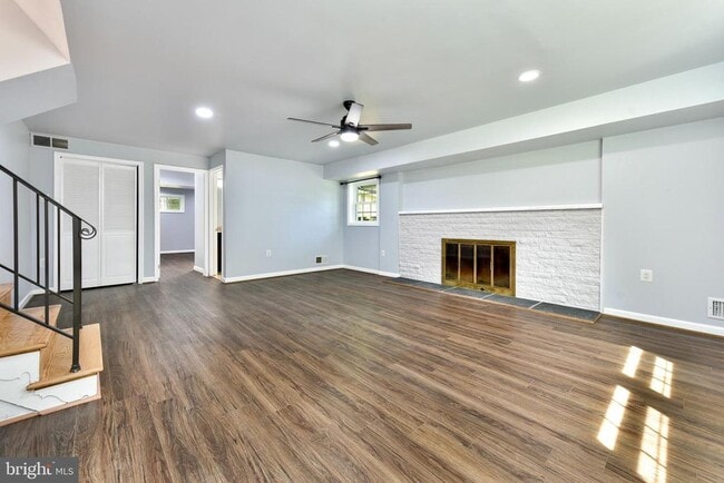 Building Photo - 5012 Dodson Dr