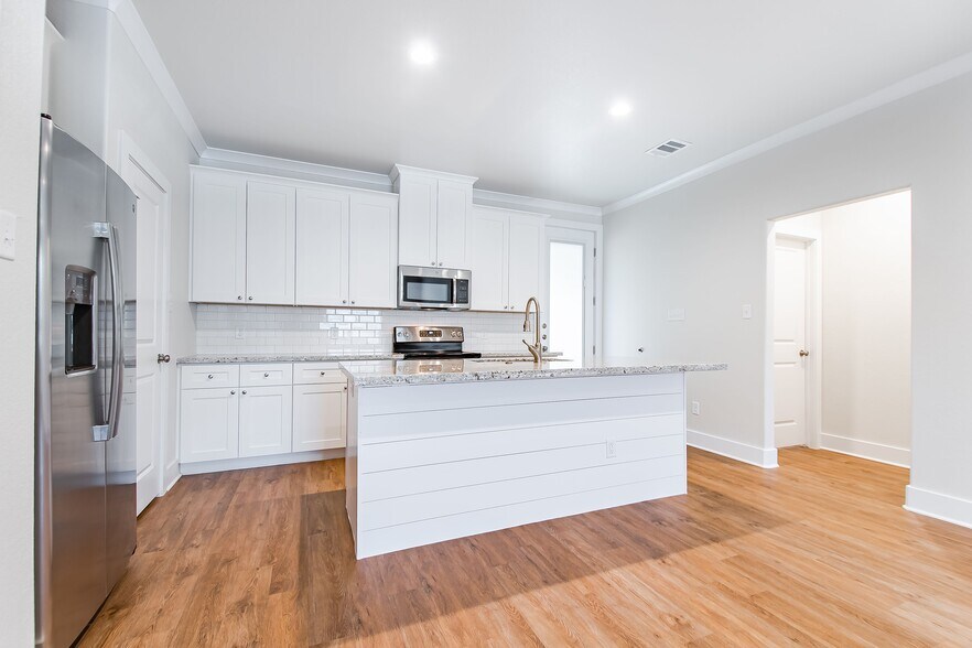 Building Photo - 511 Dominik Dr
