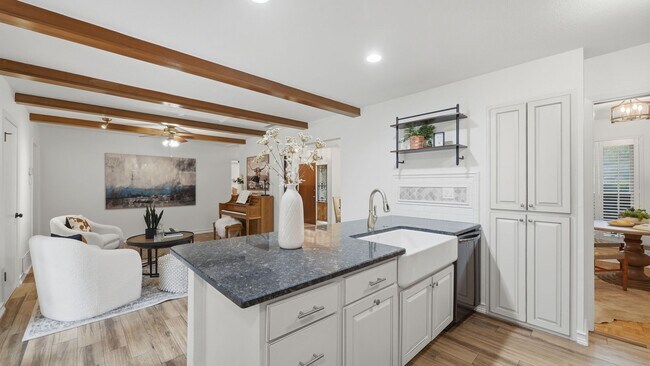 Building Photo - Beautiful Home on Nearly an Acre in Helotes with Pool, Office & No HOA