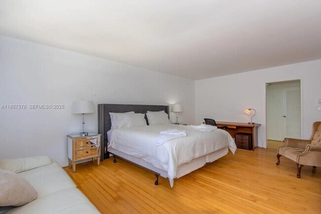 Building Photo - 5161 Collins Ave